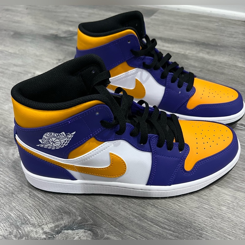 Air Jordan Mens Size 9.5/Womens 11